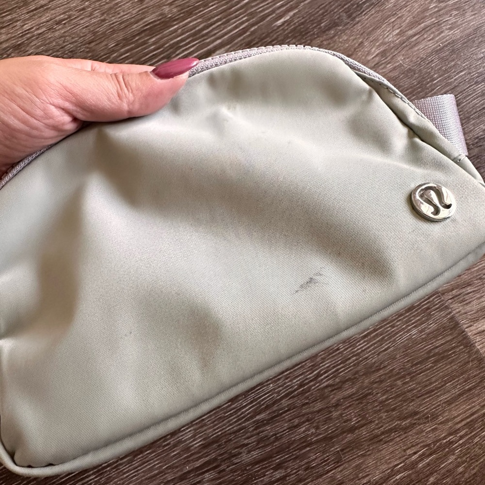 Lululemon Belt Bag - Silver Drop - Picture 3 of 4